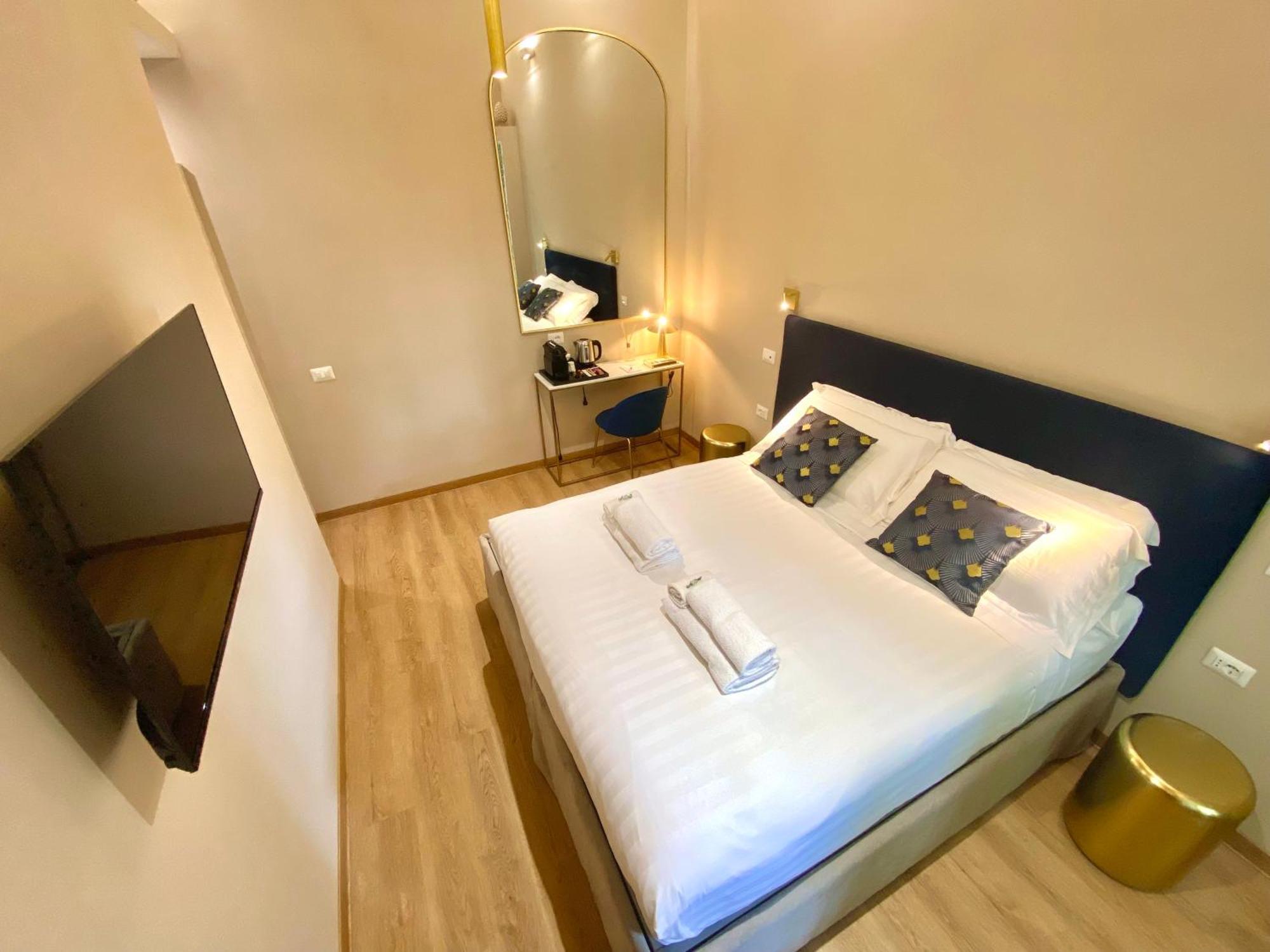 Queen Of Rome Luxury Rooms Екстериор снимка