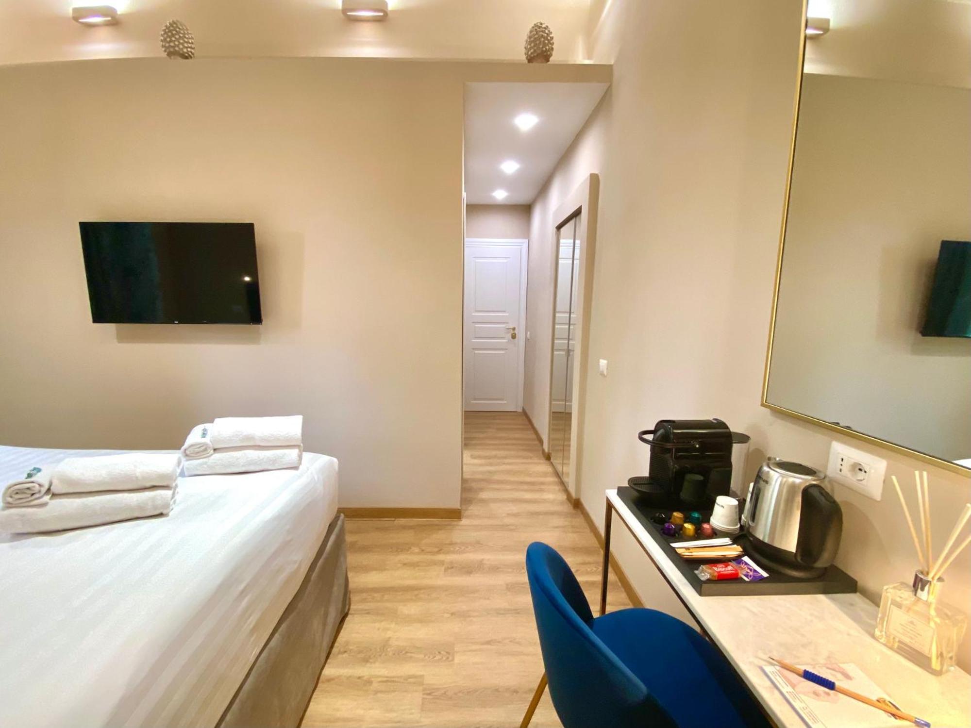 Queen Of Rome Luxury Rooms Екстериор снимка