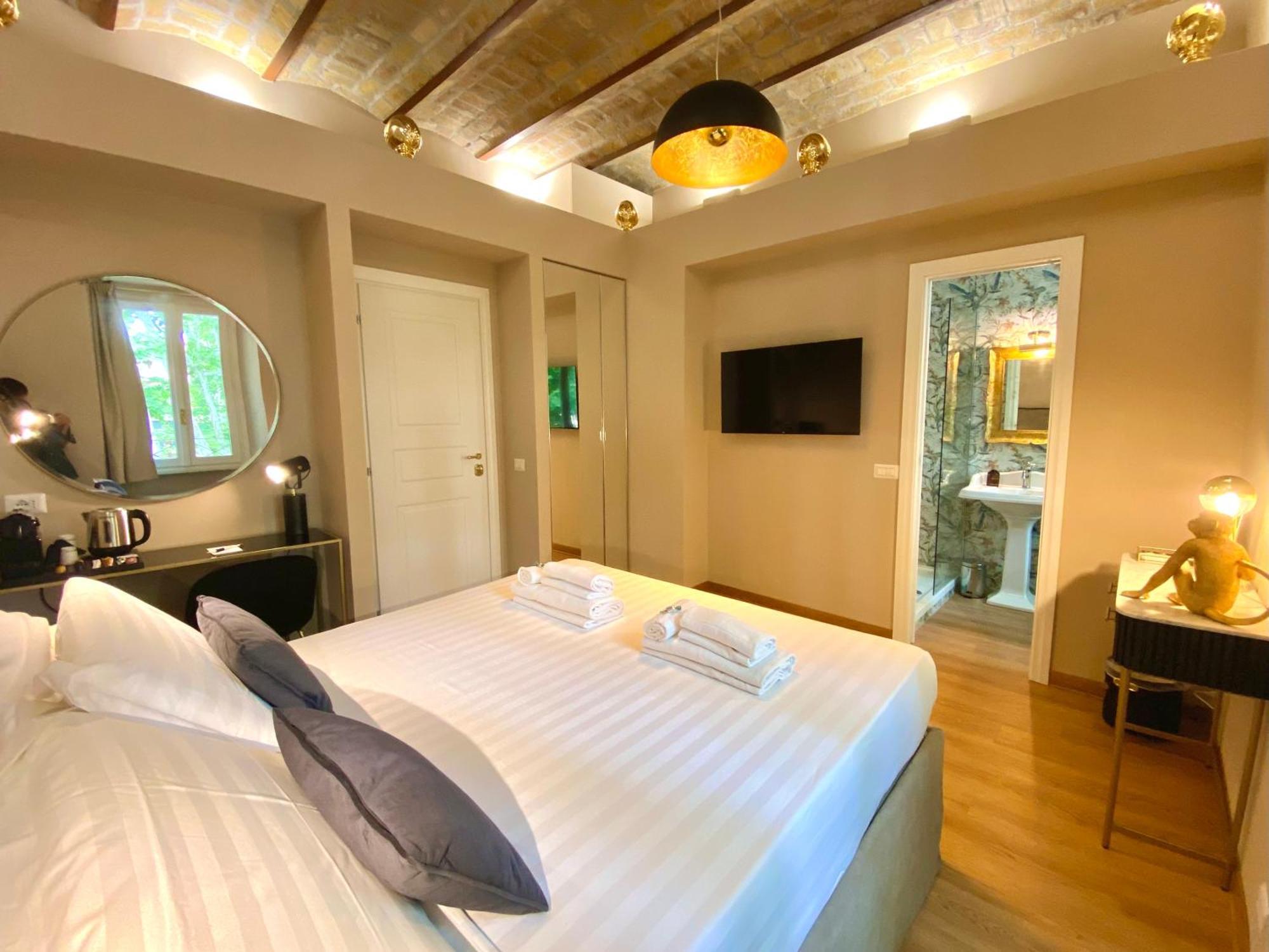 Queen Of Rome Luxury Rooms Екстериор снимка