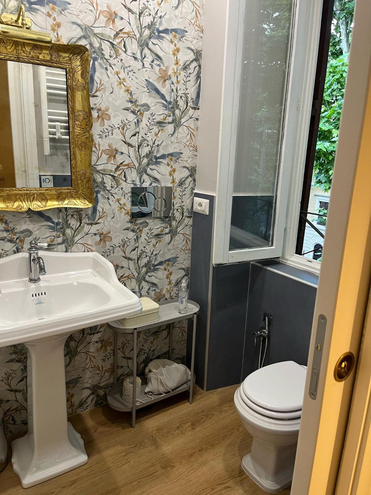 Queen Of Rome Luxury Rooms Екстериор снимка