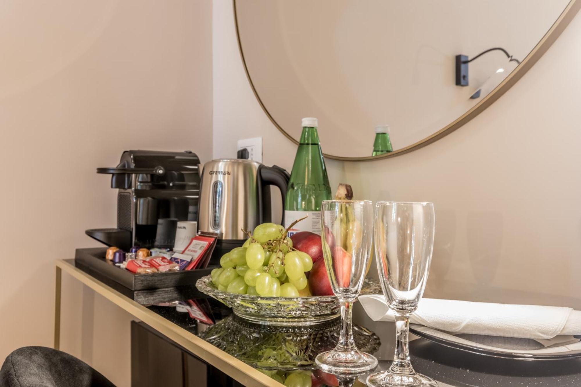 Queen Of Rome Luxury Rooms Екстериор снимка