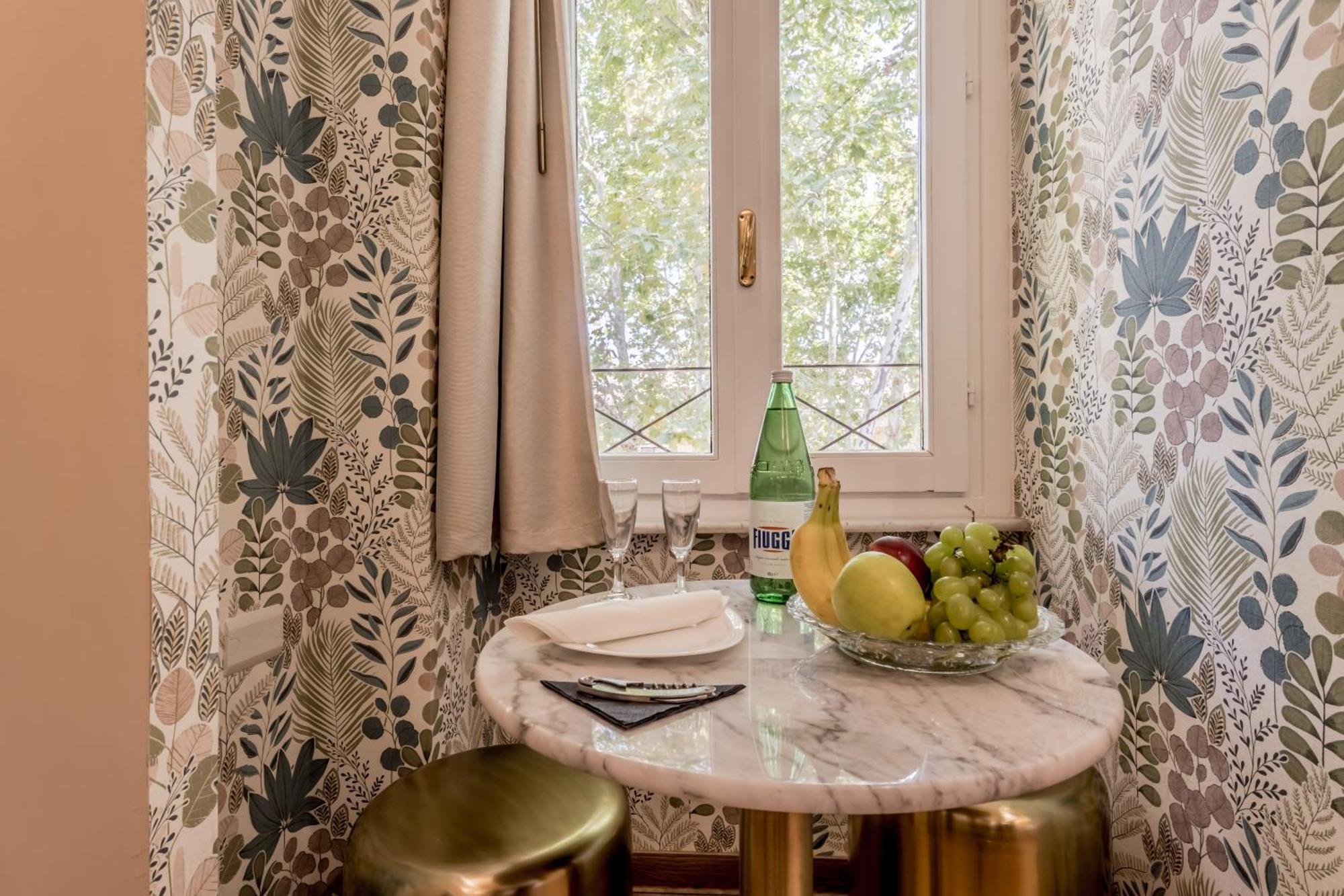 Queen Of Rome Luxury Rooms Екстериор снимка