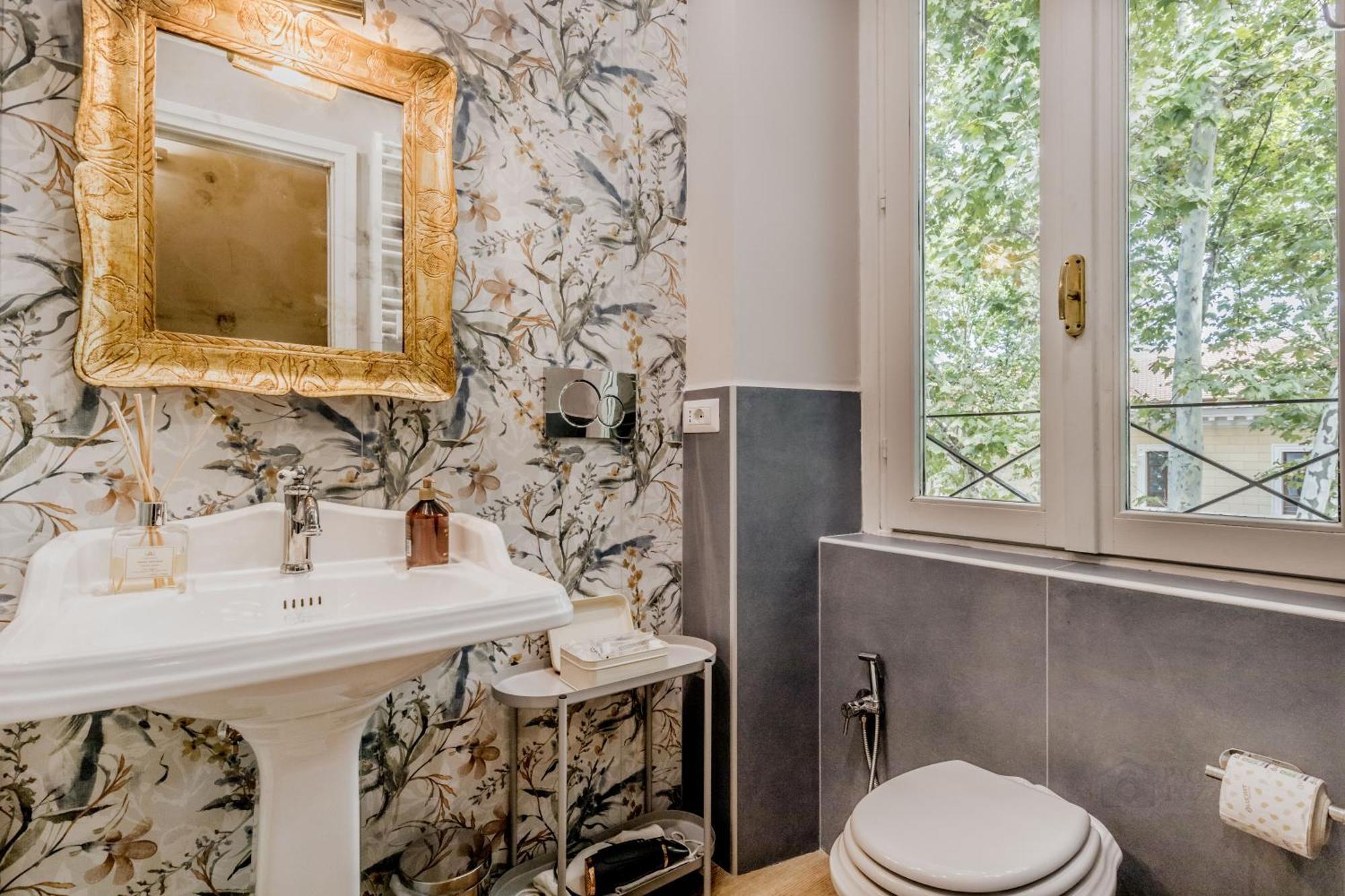 Queen Of Rome Luxury Rooms Екстериор снимка