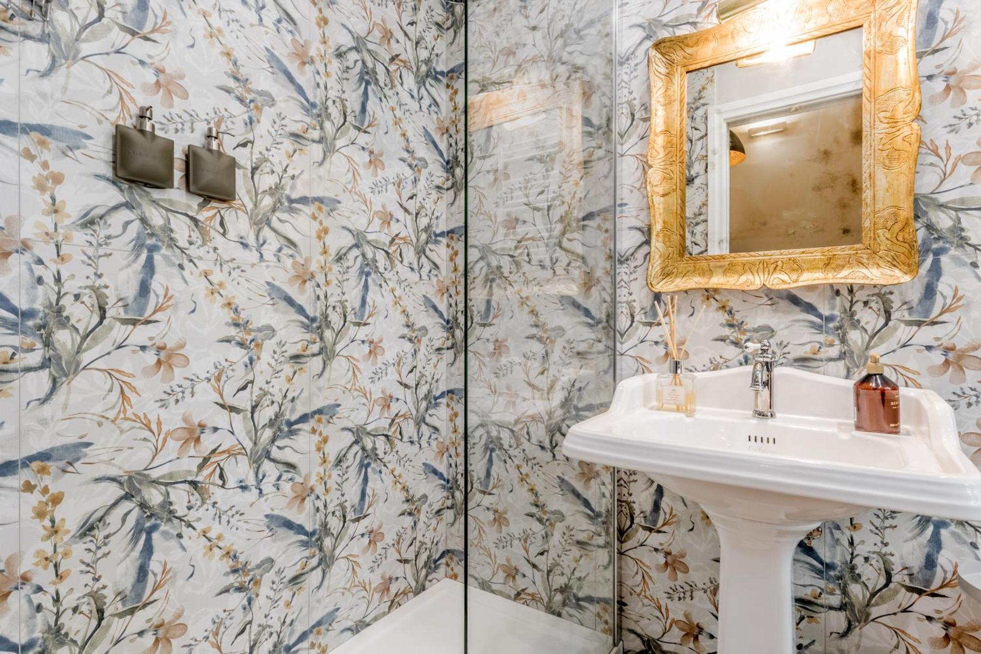 Queen Of Rome Luxury Rooms Екстериор снимка