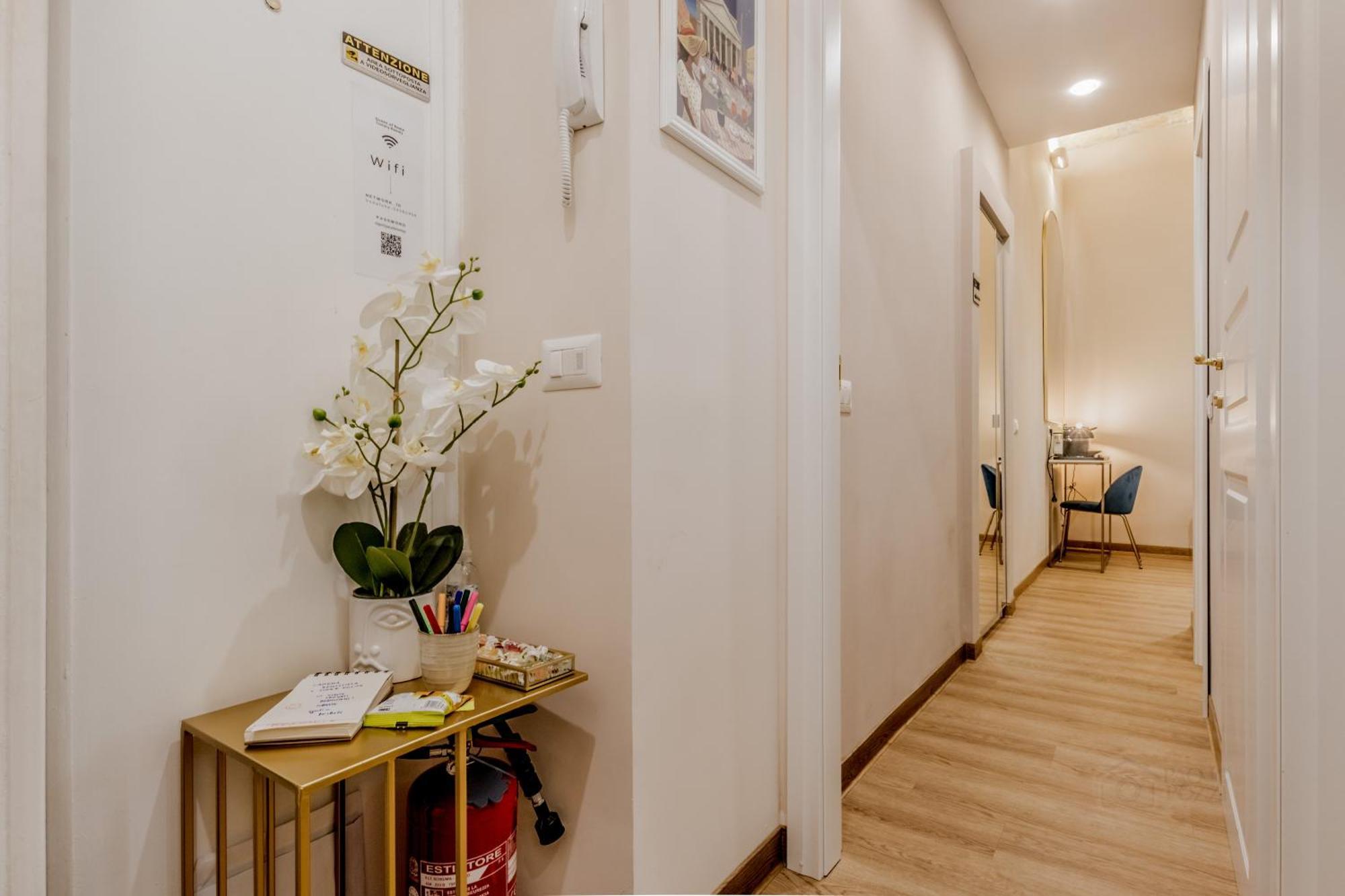 Queen Of Rome Luxury Rooms Екстериор снимка