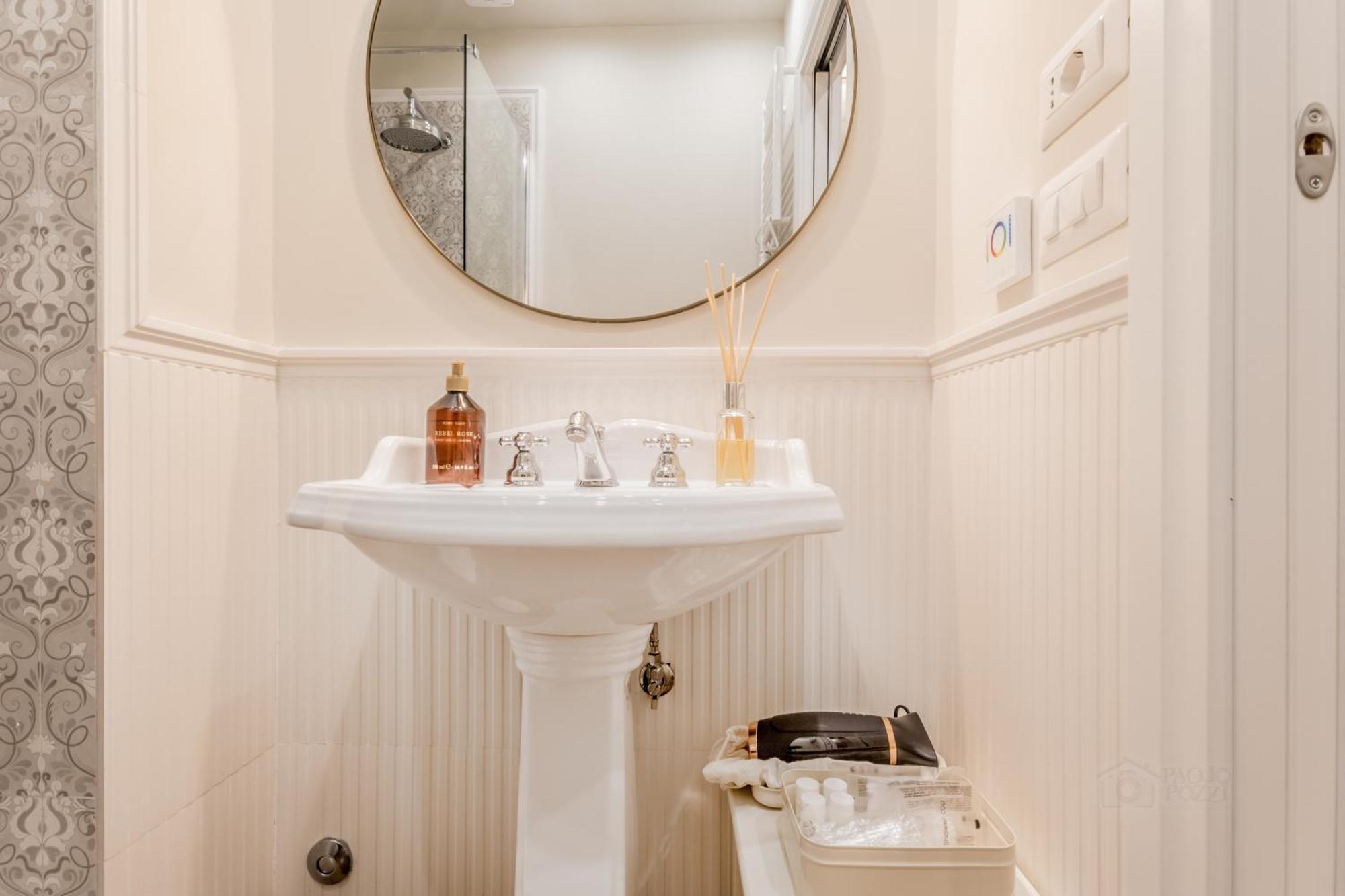 Queen Of Rome Luxury Rooms Екстериор снимка